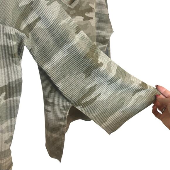 American Eagle Camo Thermal Waffle Knit Long Sleeve Top XS Green - Picture 6 of 8